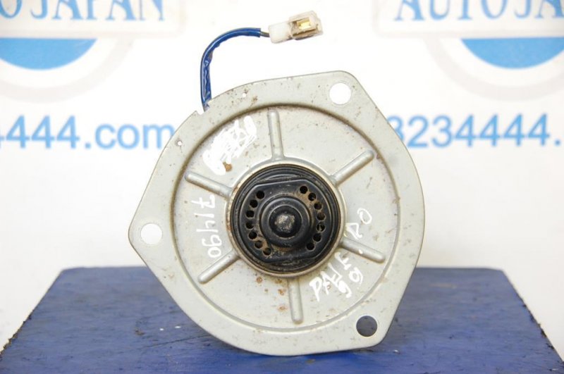 Запчасть моторчик печки задний MITSUBISHI PAJERO 99-06 MR500686 Б/У Моторчик печки задний MITSUBISHI PAJERO 99-06 MR500686 Б/У