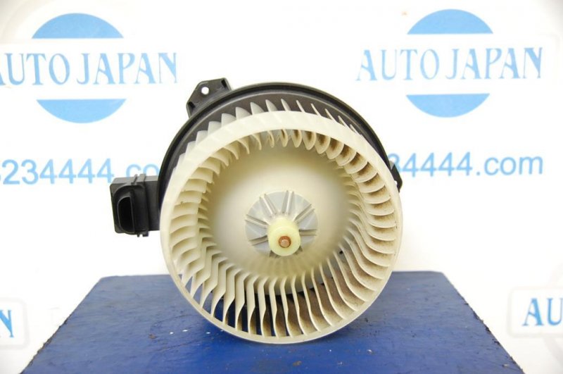 Запчасть моторчик печки MAZDA 6 GG 02-07 GJ6A-61-B10 Б/У Моторчик печки MAZDA 6 GG 02-07 GJ6A-61-B10 Б/У