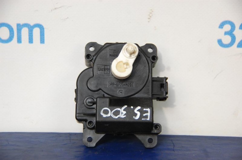 Моторчик заслонки печки LEXUS ES300 ES330 01-06 87106-07100 Б/У