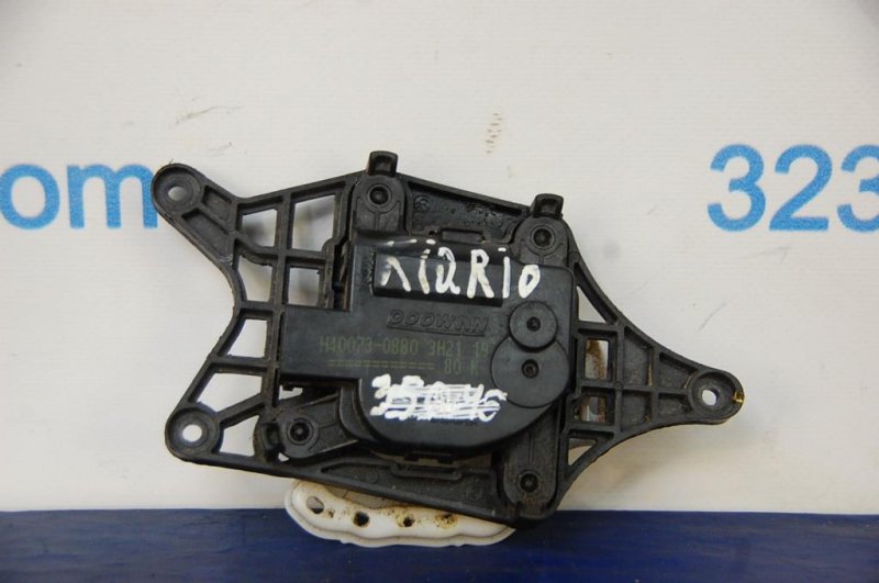 Запчасть моторчик заслонки печки KIA RIO DC 2000-2005 40073-0880 Б/У Моторчик заслонки печки KIA RIO DC 2000-2005 40073-0880 Б/У
