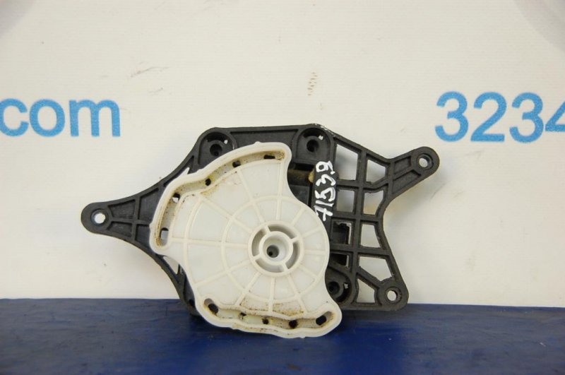 Моторчик заслонки печки RIO DC 2000-2005 Моторчик заслонки печки RIO DC 2000-2005