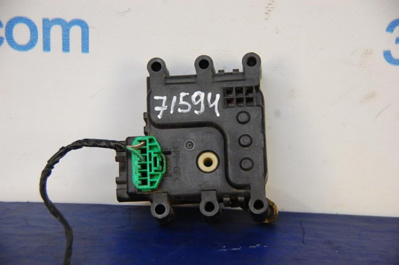 Запчасть моторчик заслонки печки MAZDA 6 GG 02-07 Б/У Моторчик заслонки печки MAZDA 6 GG 02-07 Б/У