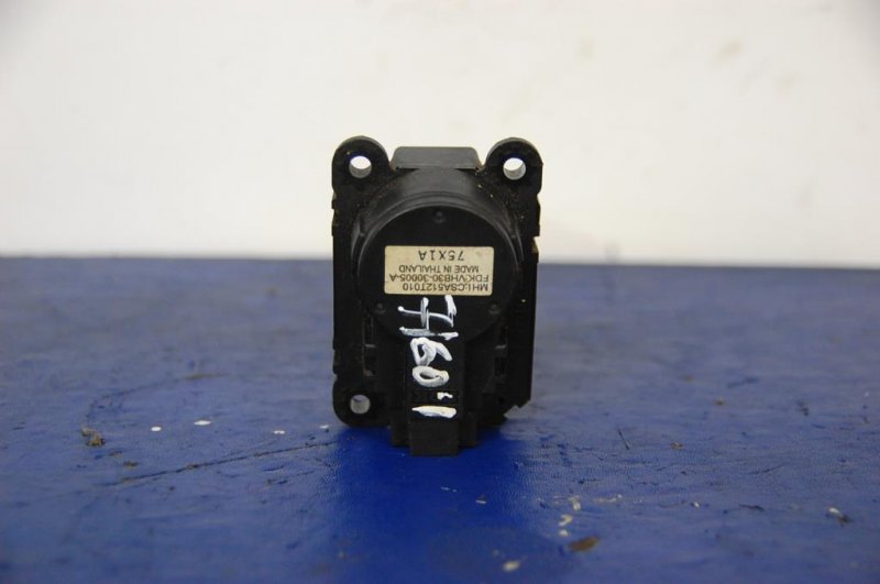Моторчик заслонки печки MITSUBISHI OUTLANDER 03-07 7820A080 Б/У