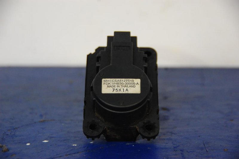 Моторчик заслонки печки MITSUBISHI OUTLANDER 03-07 7820A080 Б/У