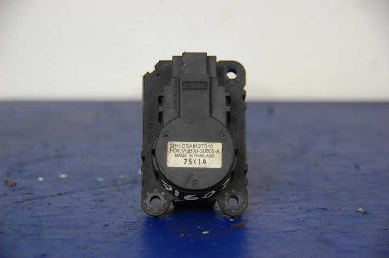 Моторчик заслонки печки MITSUBISHI OUTLANDER 03-07 7820A080 Б/У