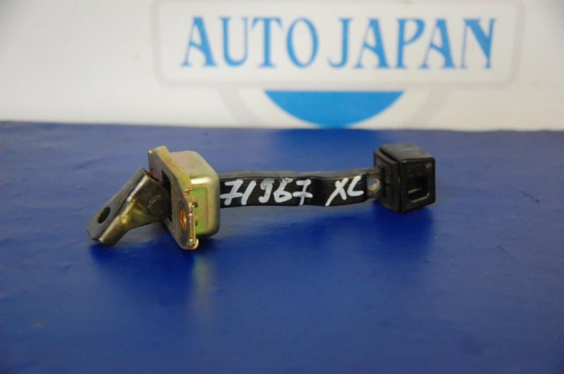 Ограничитель двери передний левый MITSUBISHI OUTLANDER XL 05-13 Б/У