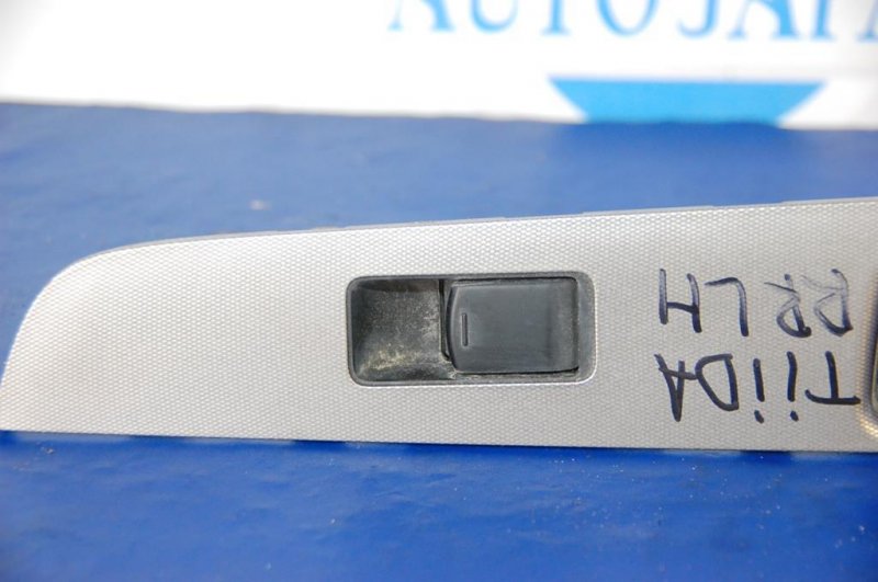 Кнопка стеклоподъемника задняя левая NISSAN TIIDA/VERSA C11 04-11 Б/У