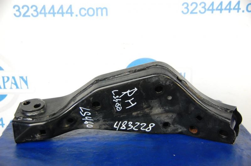 Крепление балки подвески переднее правое LEXUS LS460 06-12 57305-50010 Б/У