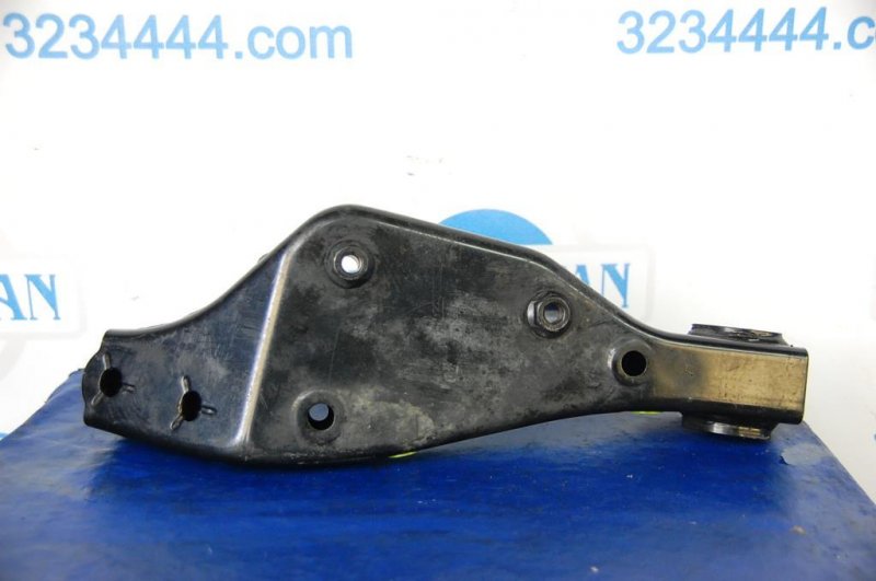 Крепление балки подвески переднее правое LEXUS LS460 06-12