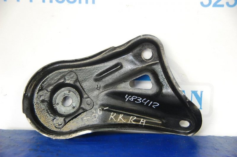 Крепление балки подвески правое TOYOTA CAMRY 30 02-06 51023-33040 Б/У