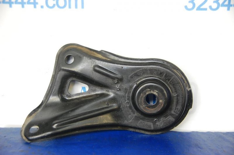 Крепление балки подвески правое TOYOTA CAMRY 30 02-06