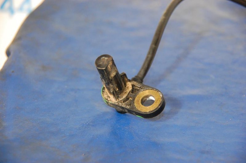 Датчик ABS задний правый INFINITI M35/M45 04-10