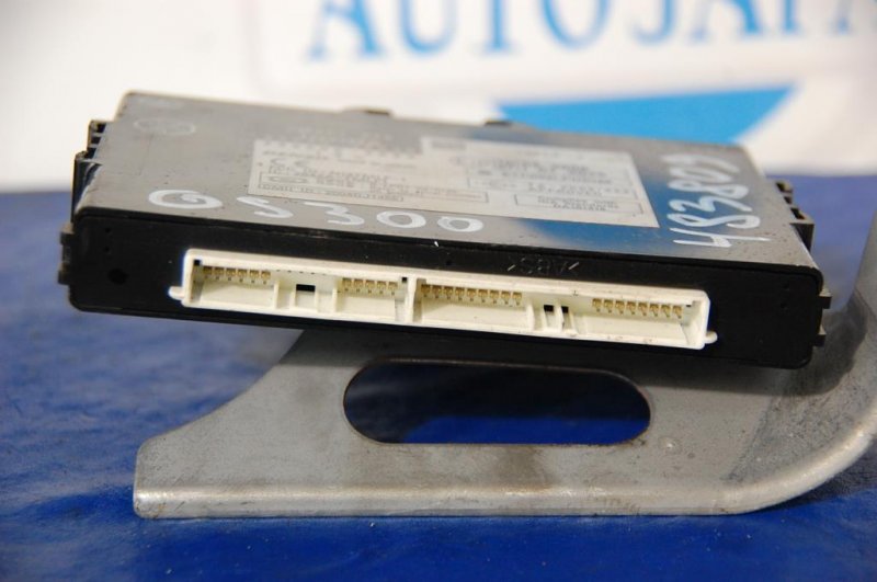 Блок управления центральным замком LEXUS GS350 GS300 05-11