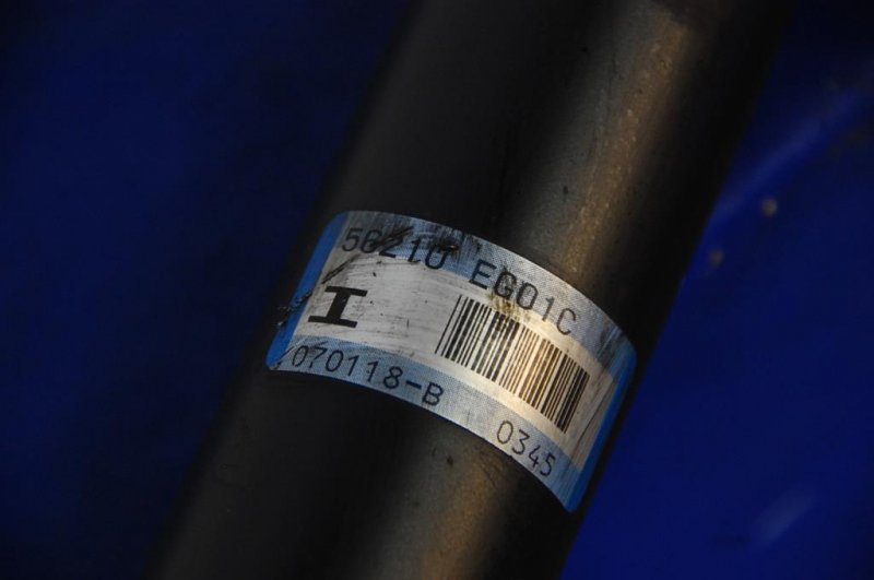 Амортизатор задний правый INFINITI M35/M45 04-10