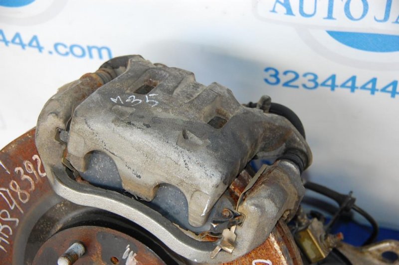 Суппорт тормозной передний левый M35/M45 04-10