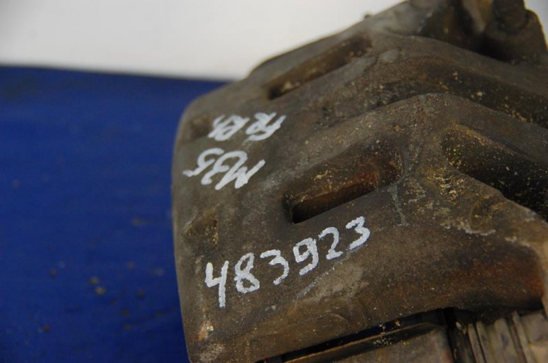 Суппорт тормозной передний правый INFINITI M35/M45 04-10