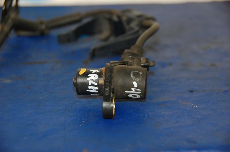 Датчик ABS передний левый TOYOTA CAMRY 40 06-11