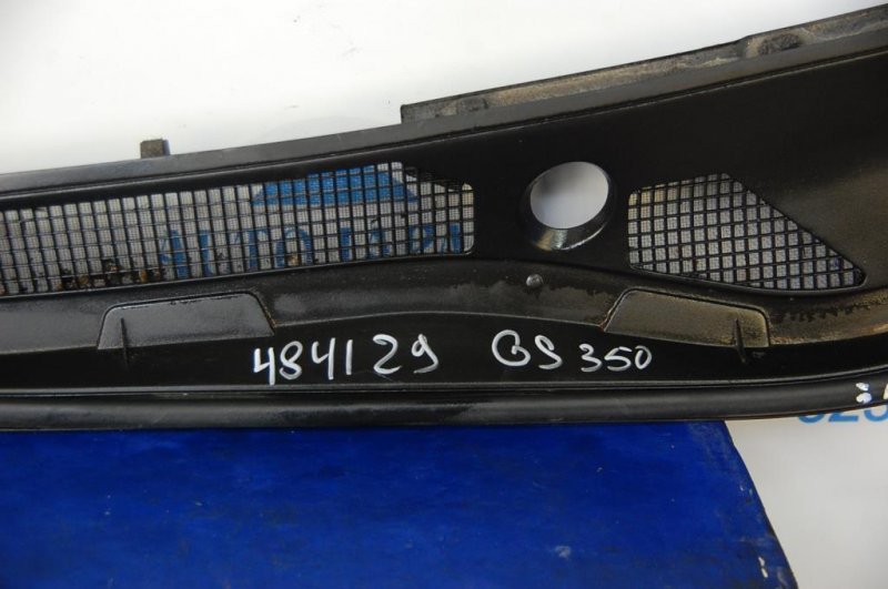 Пластик под лобовое стекло / Жабо GS350 GS300 05-11