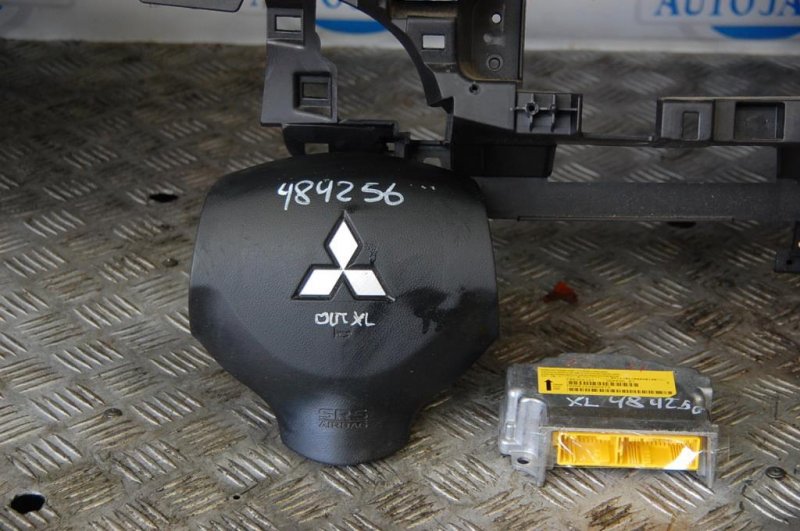 Подушка безопасности в руль MITSUBISHI OUTLANDER XL 05-13 Б/У