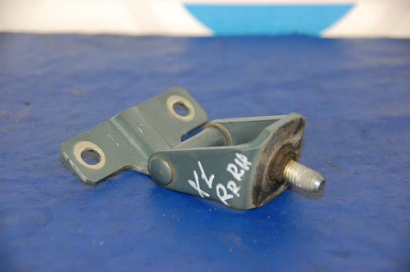 Петля крышки багажника правая OUTLANDER XL 05-13 Петля крышки багажника правая OUTLANDER XL 05-13