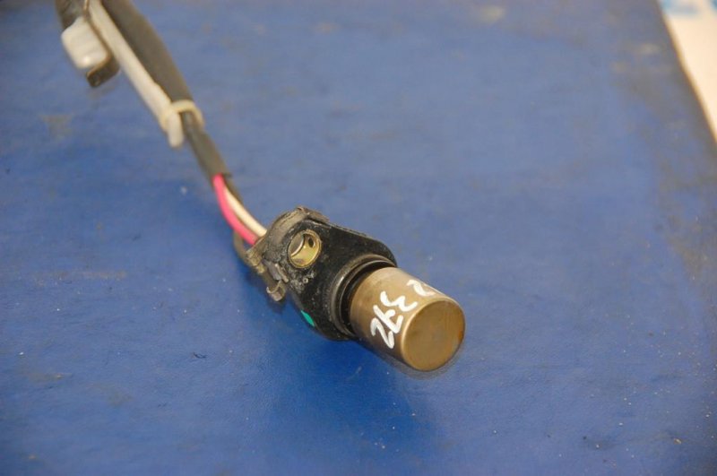 Датчик положения коленвала TOYOTA AVENSIS 03-08 Б/У