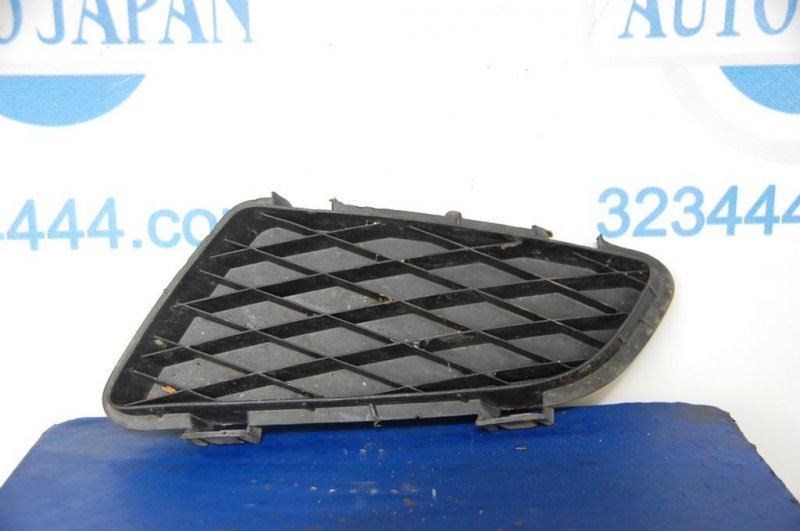 Запчасть накладка противотуманной фары MAZDA 6 GG 02-07 Б/У Накладка противотуманной фары MAZDA 6 GG 02-07 Б/У