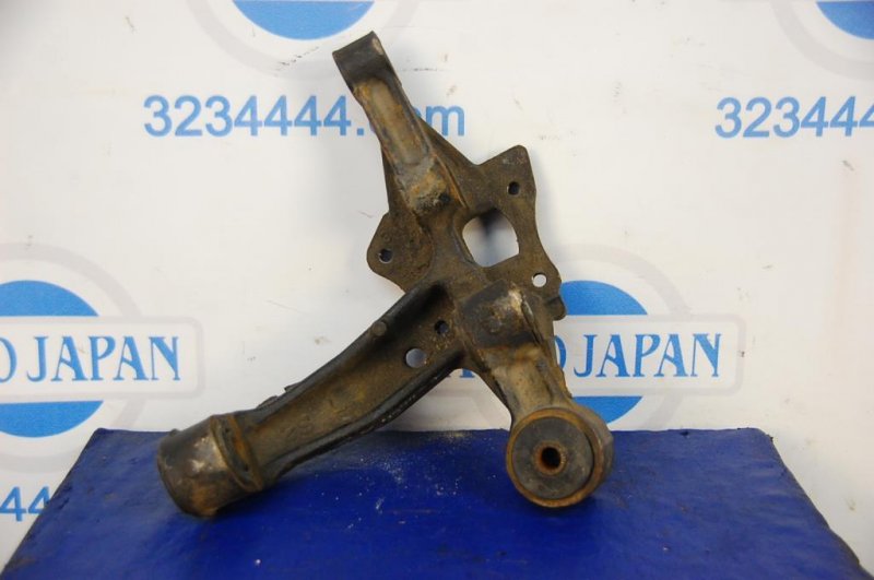 Цапфа задняя левая CAMRY 40 06-11