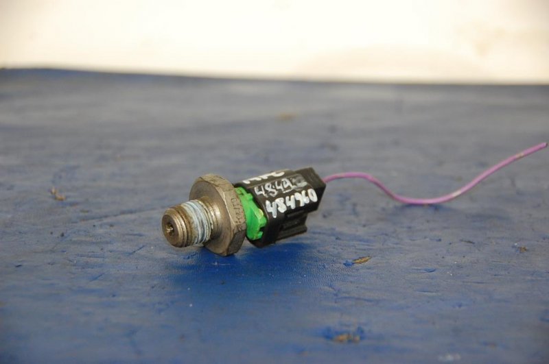 Запчасть датчик давления масла двс MAZDA 3 BK 03-08 Б/У Датчик давления масла ДВС MAZDA 3 BK 03-08 Б/У