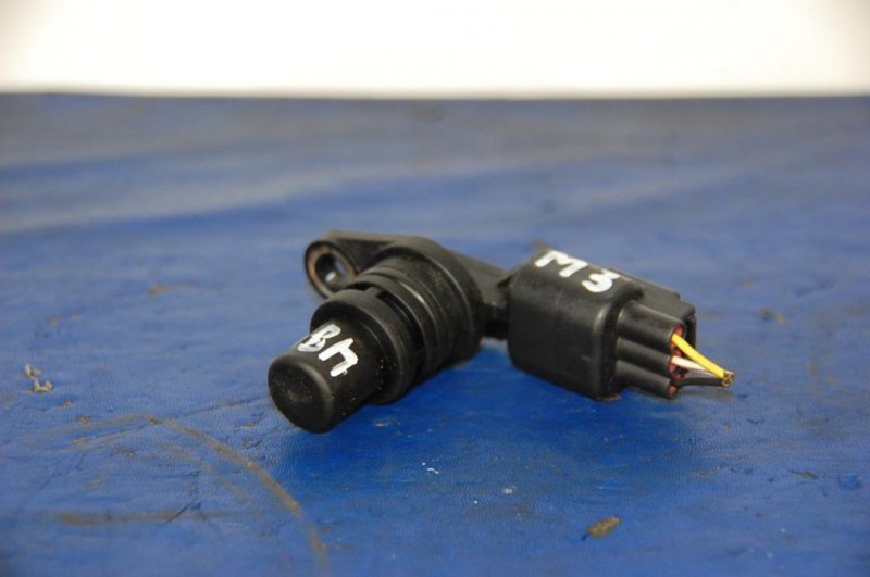 Датчик положения распредвала MAZDA 3 BK 03-08 L3G2-18-230 Б/У