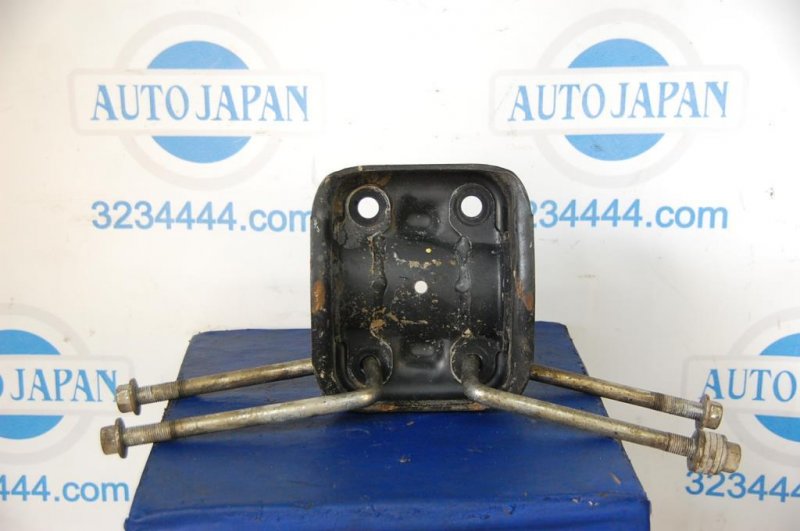 Крепление балки подвески заднее правое LEXUS GX470 02-09