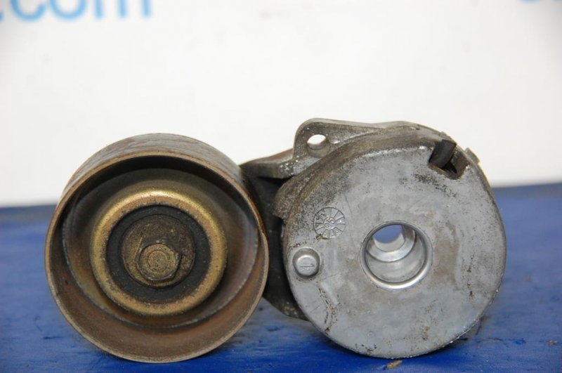 Натяжитель ремня генератора NISSAN QASHQAI 07-14