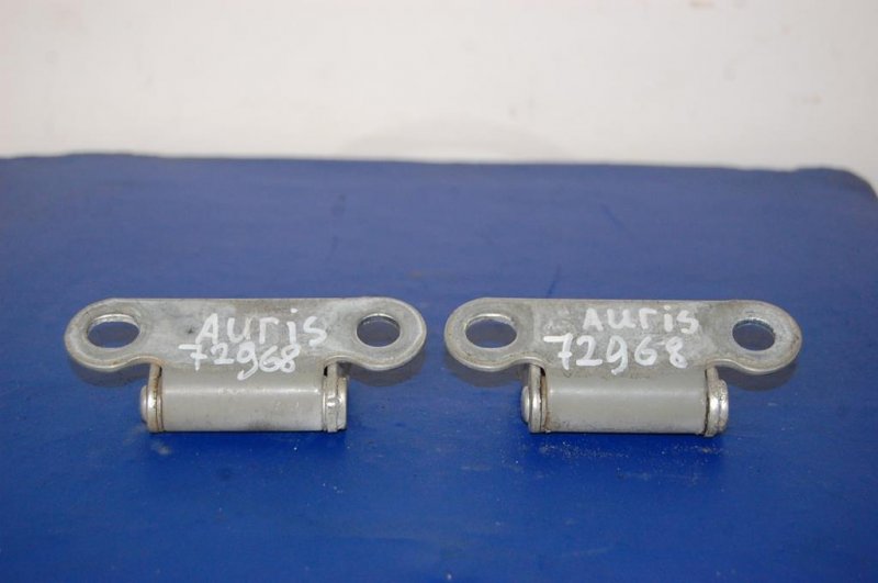 Петля крышки багажника левая TOYOTA AURIS 06-12 Б/У