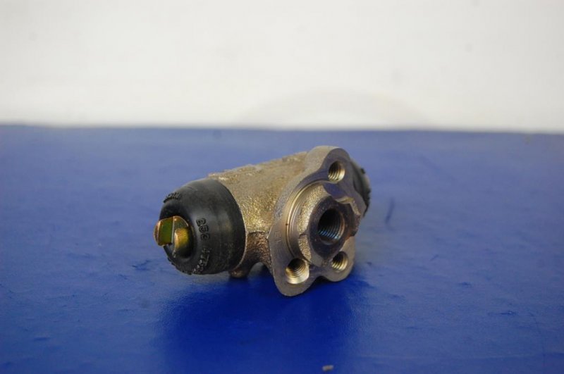 Запчасть суппорт тормозной задний правый TOYOTA COROLLA E110 95-00 47550-20150 новая Суппорт тормозной задний правый TOYOTA COROLLA E110 95-00 47550-20150 новая