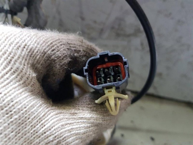 Замок двери передний правый KIA SORENTO BL 02-09