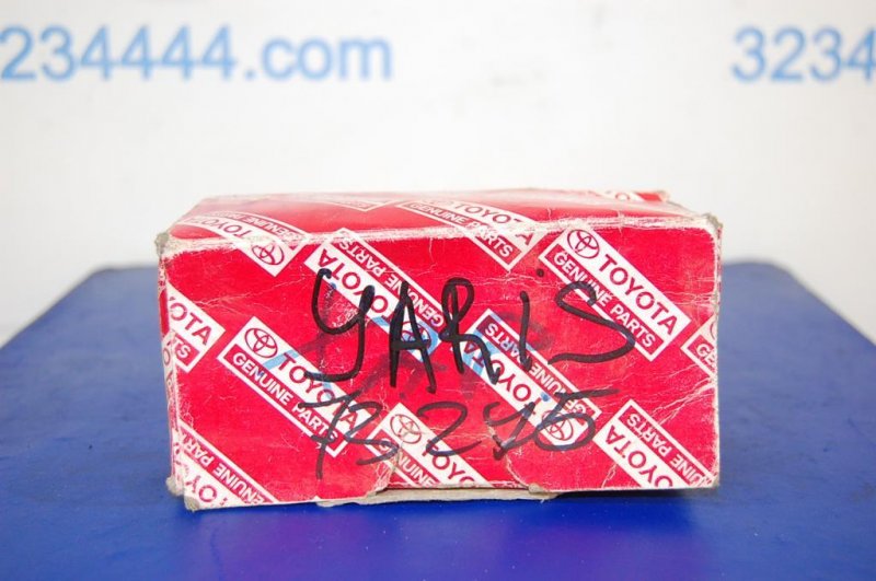 Колодки тормозные передние YARIS 00-05