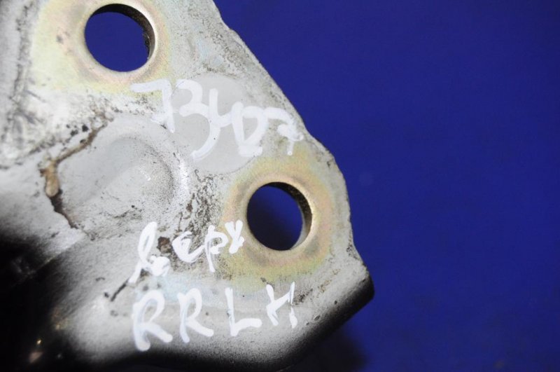 Петля двери верхняя задняя левая KIA SORENTO BL 02-09 Б/У