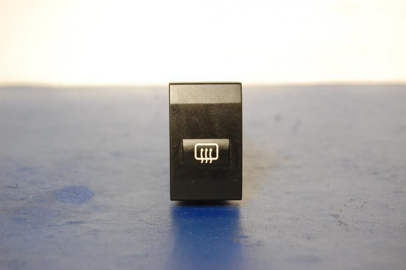 Запчасть кнопка KIA SORENTO BL 02-09 Б/У Кнопка KIA SORENTO BL 02-09 Б/У