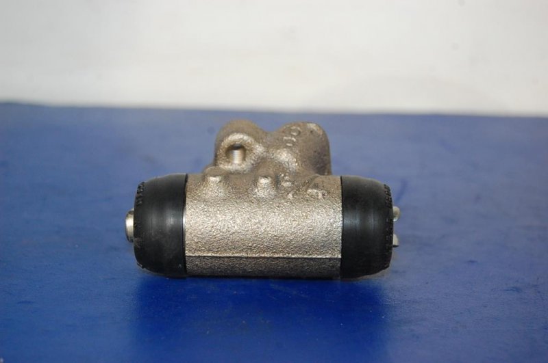 Суппорт тормозной задний левый TOYOTA COROLLA E110 95-00