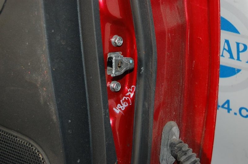 Ограничитель двери задний левый MITSUBISHI LANCER X 10 07-15 Б/У