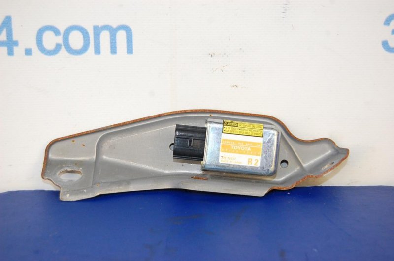 Датчик удара задний правый LEXUS GS350 GS300 05-11 89833-30020 Б/У