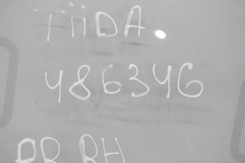 Стекло двери заднее правое NISSAN TIIDA/VERSA C11 04-11 82300-EL000 Б/У