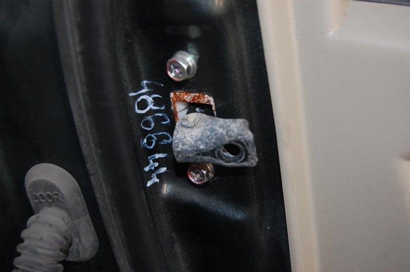 Ограничитель двери задний правый OUTLANDER XL 05-13