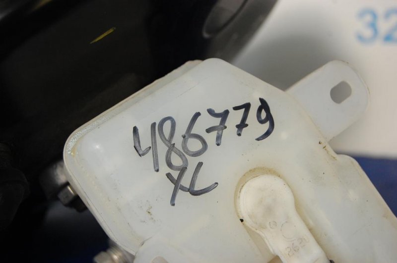 Запчасть главный тормозной цилиндр MITSUBISHI OUTLANDER XL 05-13 Б/У Главный тормозной цилиндр MITSUBISHI OUTLANDER XL 05-13 Б/У