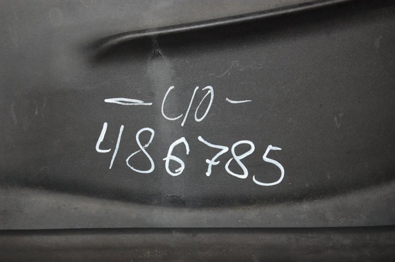 Пластик под лобовое стекло / Жабо CAMRY 40 06-11