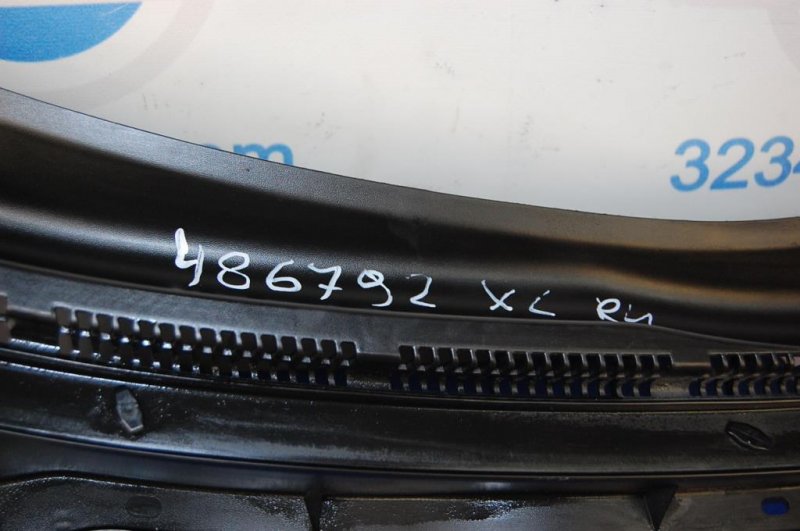 Пластик под лобовое стекло / Жабо правый OUTLANDER XL 05-13