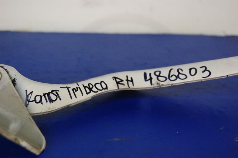 Петля капота правая TRIBECA B9 05-07
