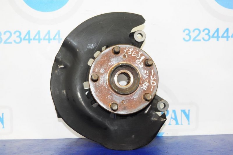 Кулак поворотный передний правый CAMRY 30 02-06