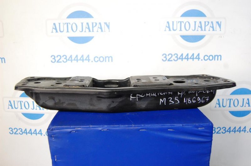 Кронштейн КПП INFINITI M35/M45 04-10 Б/У