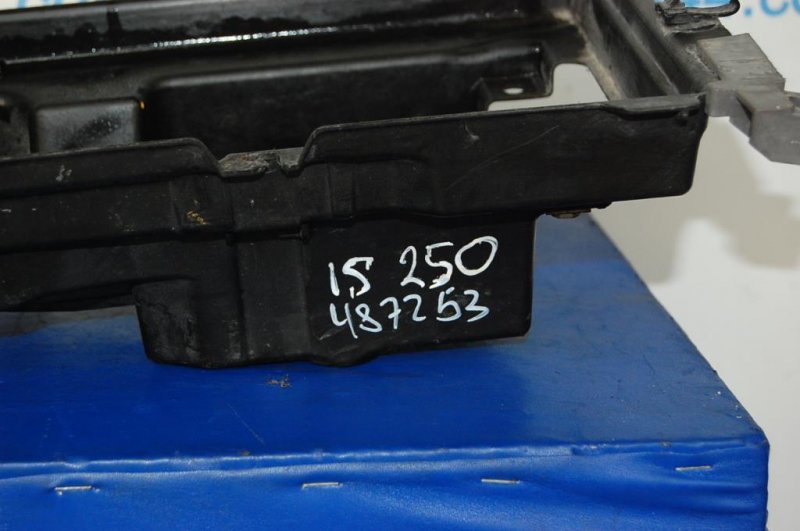 Полка аккумулятора IS250/350 05-13