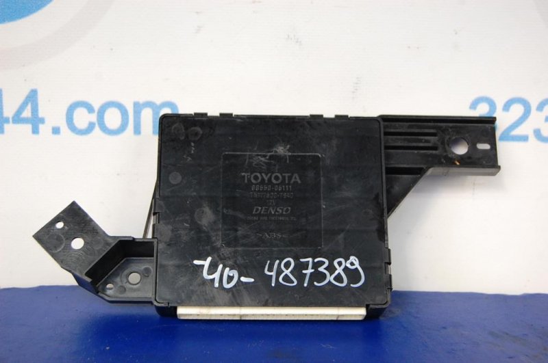 Запчасть блок электронный TOYOTA CAMRY 40 06-11 88650-06111 Б/У Блок электронный TOYOTA CAMRY 40 06-11 88650-06111 Б/У